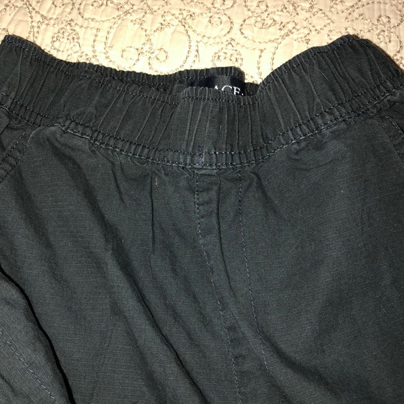 TCP- elastic waist cargo shorts. - Picture 2 of 5